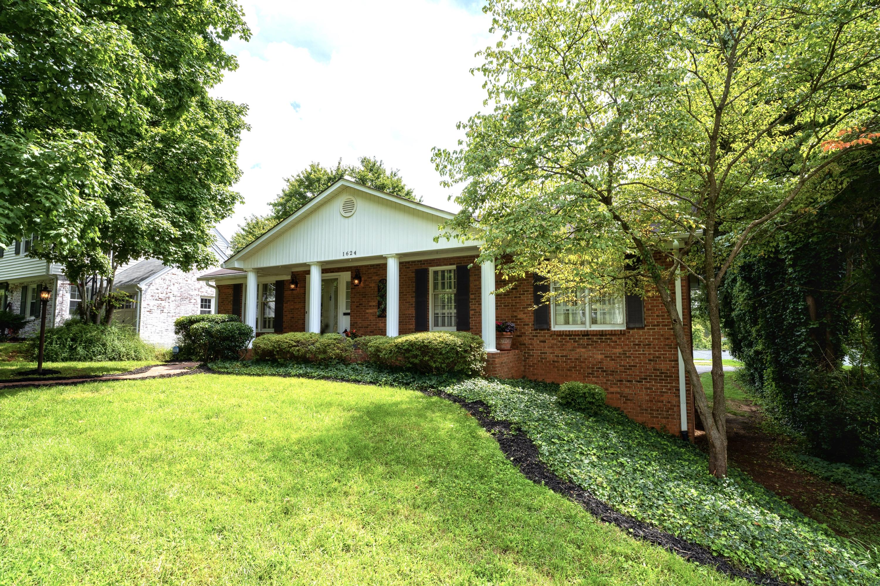 1624 Terrace Road Southwest Roanoke, VA 24015 - Photo 3 of 31 1624 Terrace-3