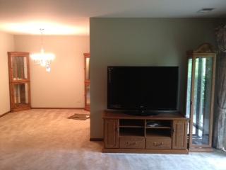 2435 Raleigh Court, Unit 7 Schaumburg, IL 60193 - Photo 7 of 8