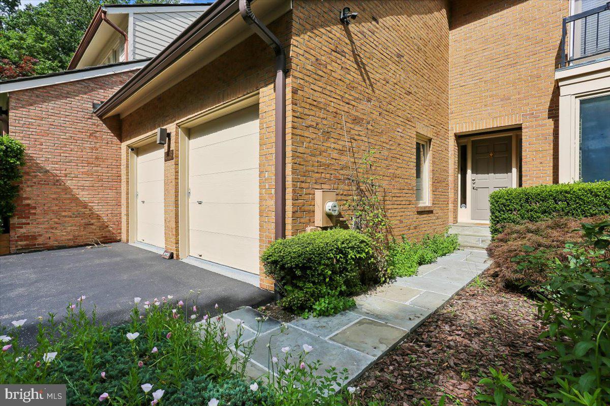 6113 Goldtree Way Bethesda, MD 20817 - Photo 2 of 75
