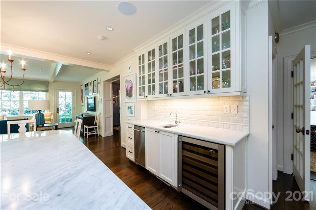 326 Colville Road Charlotte, NC 28207 - Photo 12 of 32 Gallery Image 12