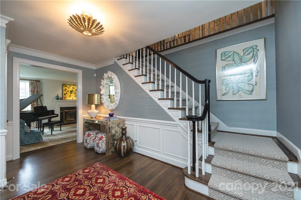 326 Colville Road Charlotte, NC 28207 - Photo 3 of 32 Gallery Image 3