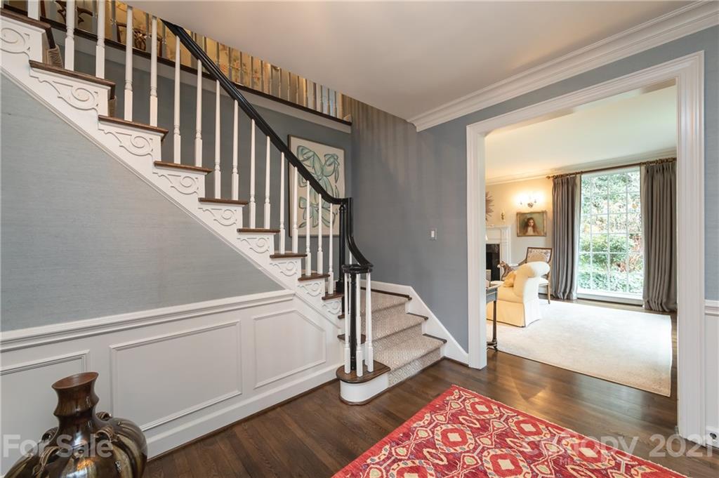 326 Colville Road Charlotte, NC 28207 - Photo 4 of 32 Gallery Image 4