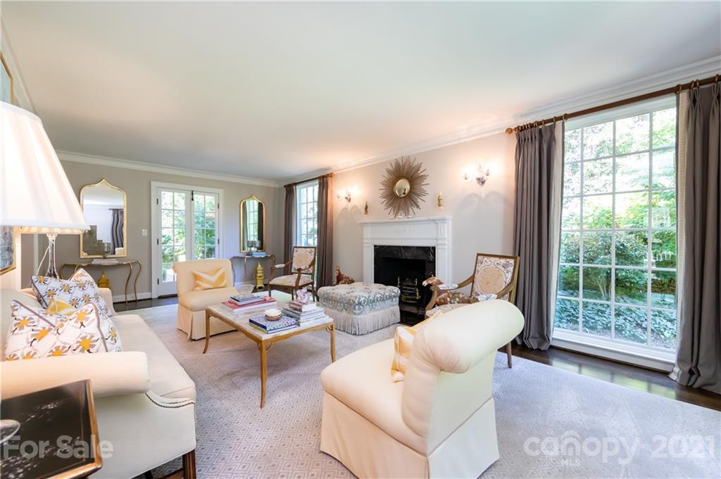 326 Colville Road Charlotte, NC 28207 - Photo 6 of 32 Gallery Image 6