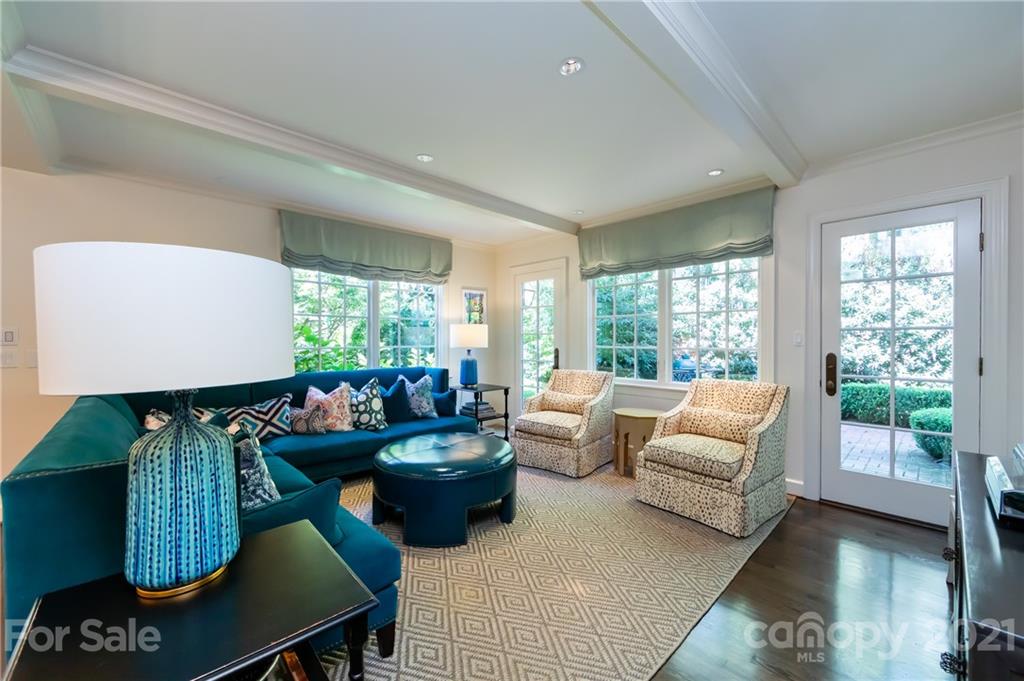 326 Colville Road Charlotte, NC 28207 - Photo 8 of 32 Gallery Image 8