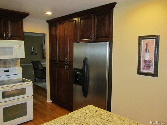 5875 Shaun Road West Bloomfield, MI 48322 - Photo 8 of 25 6.27.2011 069