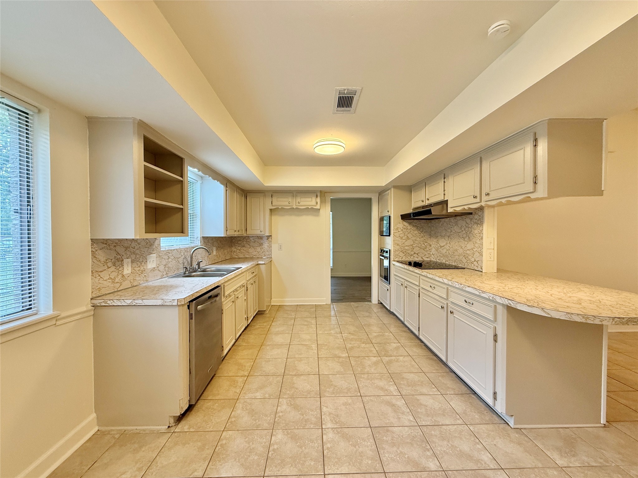 2043 Cherry Laurel Spring, TX 77386 - Photo 12 of 50 Oven, Dishwasher & Microwave are new!