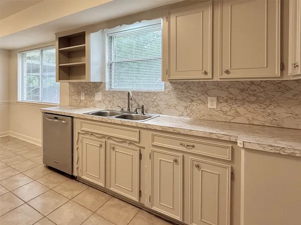 $2,350 | 2043 Cherry Laurel, Spring, TX 77386