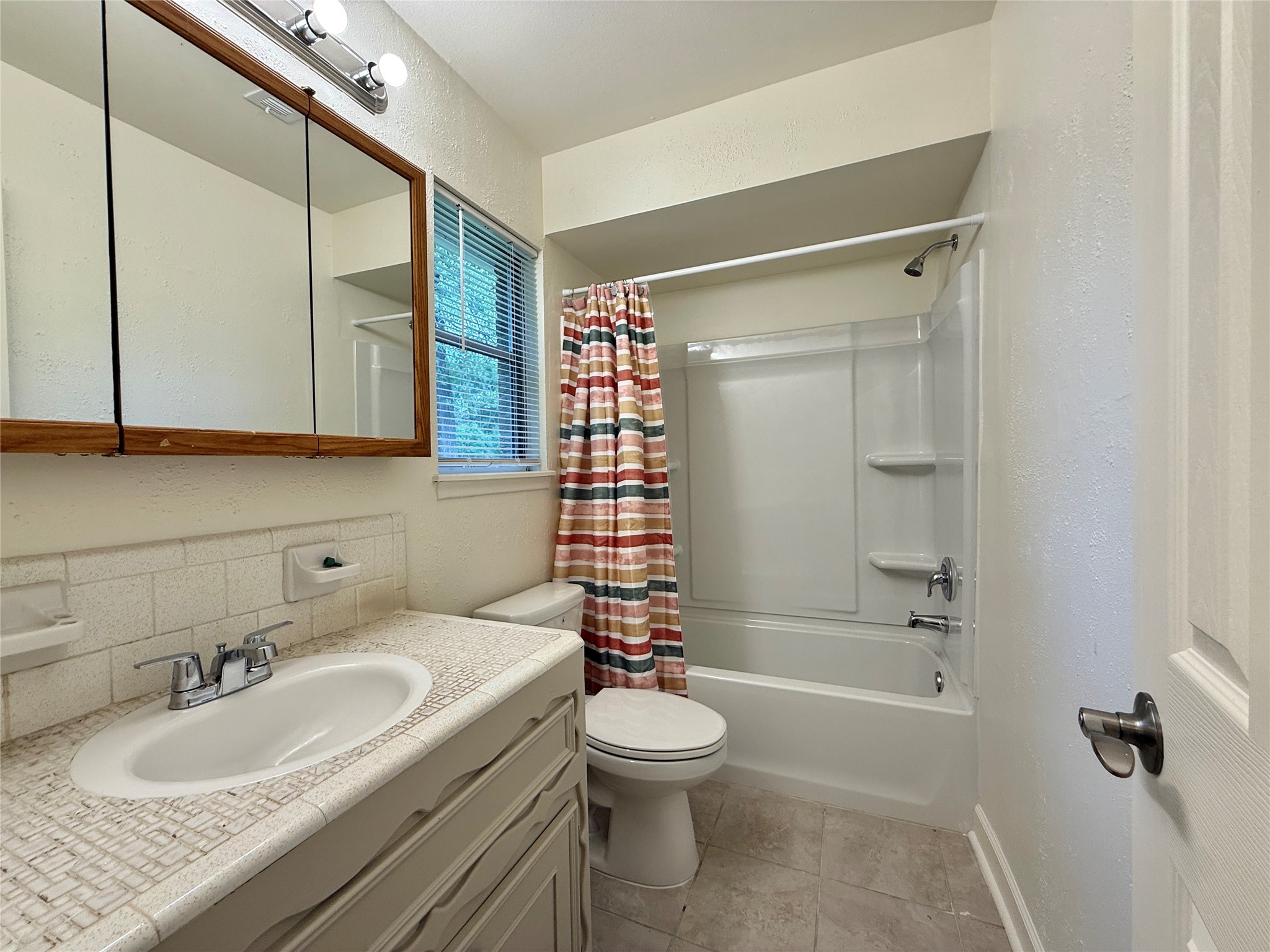 2043 Cherry Laurel Spring, TX 77386 - Photo 32 of 50 Primary Bathroom