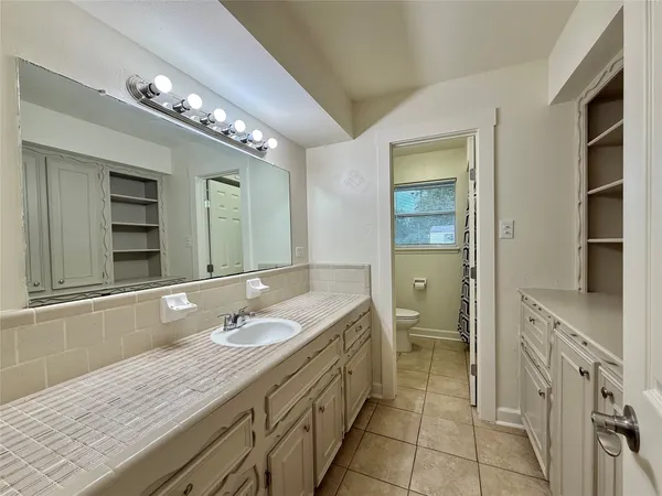 $2,350 | 2043 Cherry Laurel, Spring, TX 77386