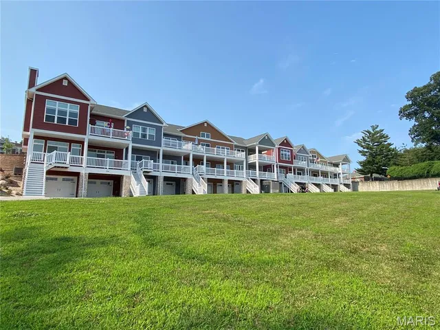 $395,000 | 310 Captains Court, Grafton, IL 62037