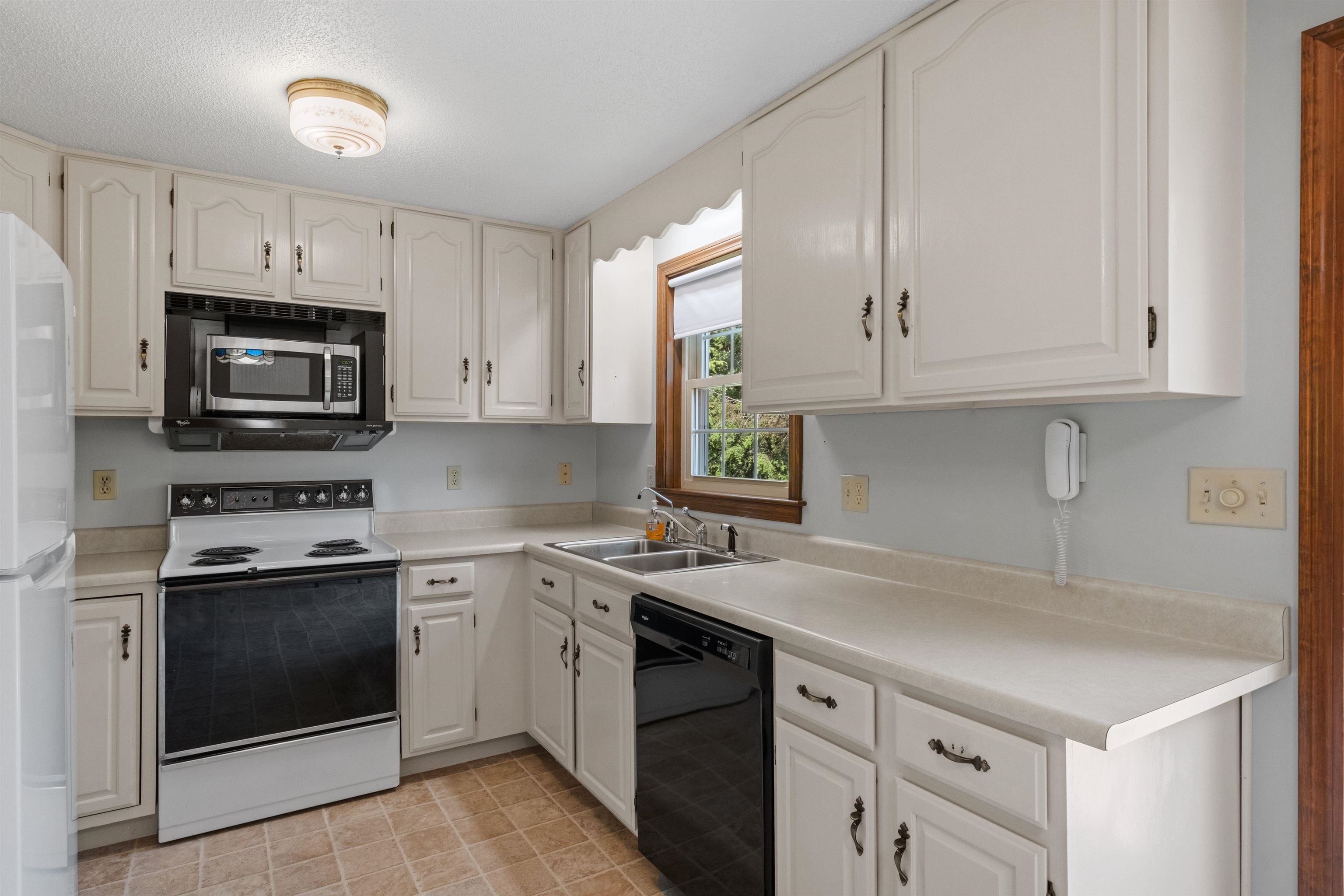 53 Woodhill Hooksett Road Bow, NH 03304 - Photo 9 of 40 Gallery Image 9