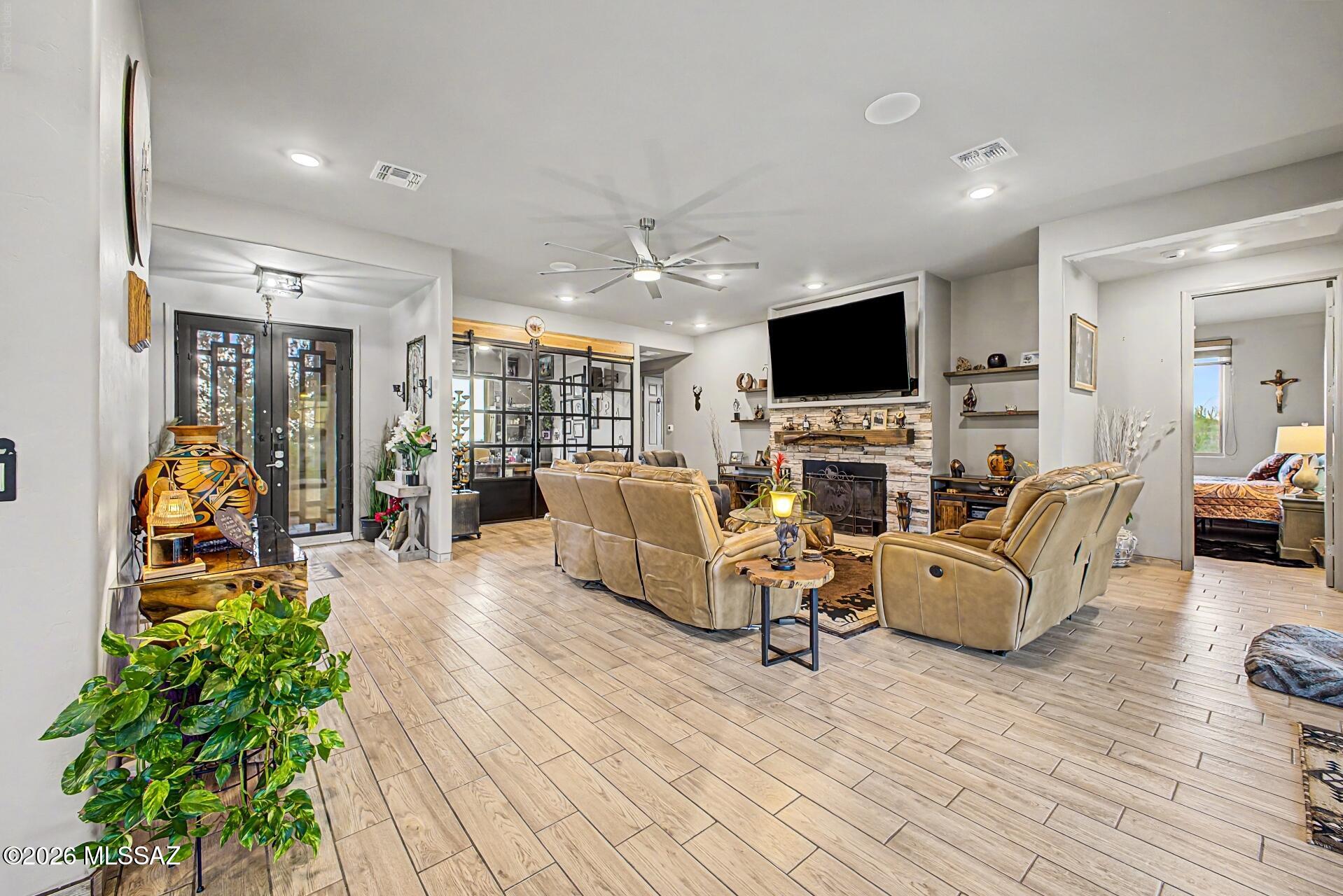 18773 South Houghton Road Vail, AZ 85641 - Photo 6 of 48 Living room