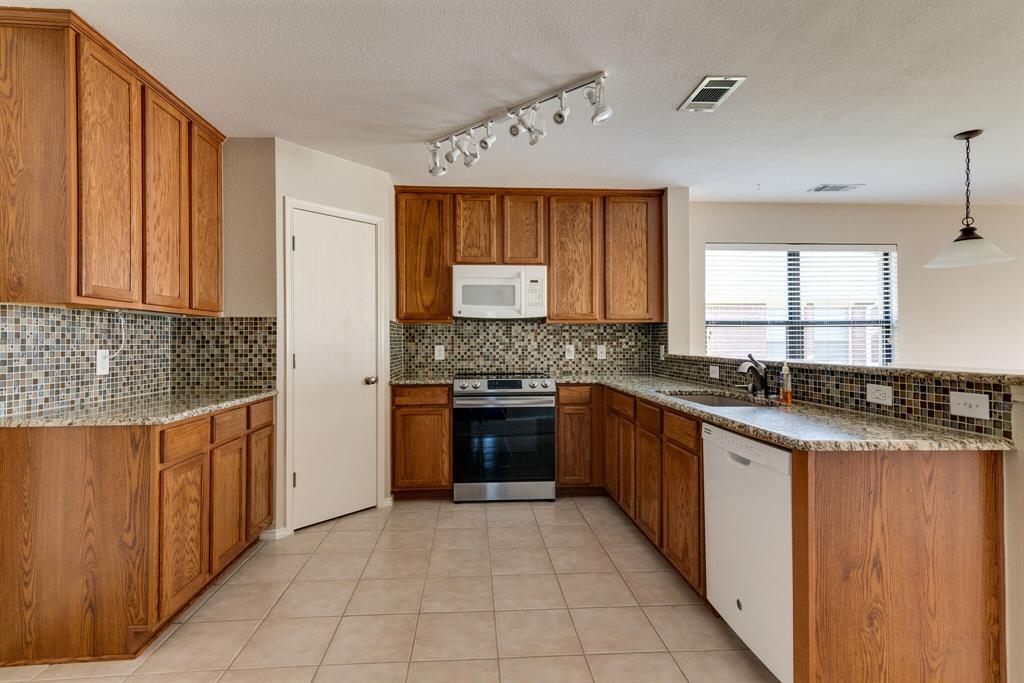 13048 Fencerow Road Fort Worth, TX 76244 - Photo 9 of 29