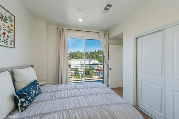 $6,500 | 712 Chestnut Avenue, Los Angeles, CA 90042