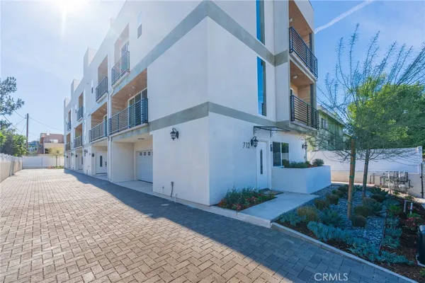 $6,500 | 712 Chestnut Avenue, Los Angeles, CA 90042