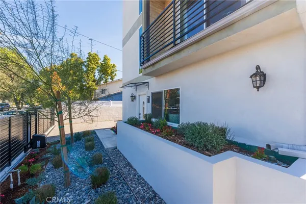$6,500 | 712 Chestnut Avenue, Los Angeles, CA 90042