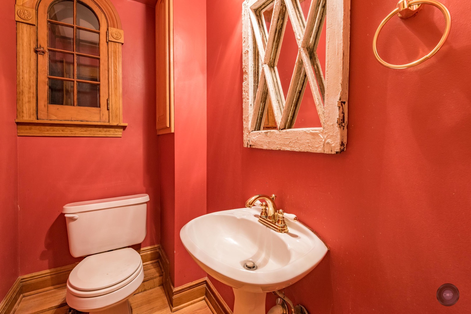 933 North Main Street Glen Ellyn, IL 60137 - Photo 15 of 32 a bathroom with a toilet a sink and a mirror