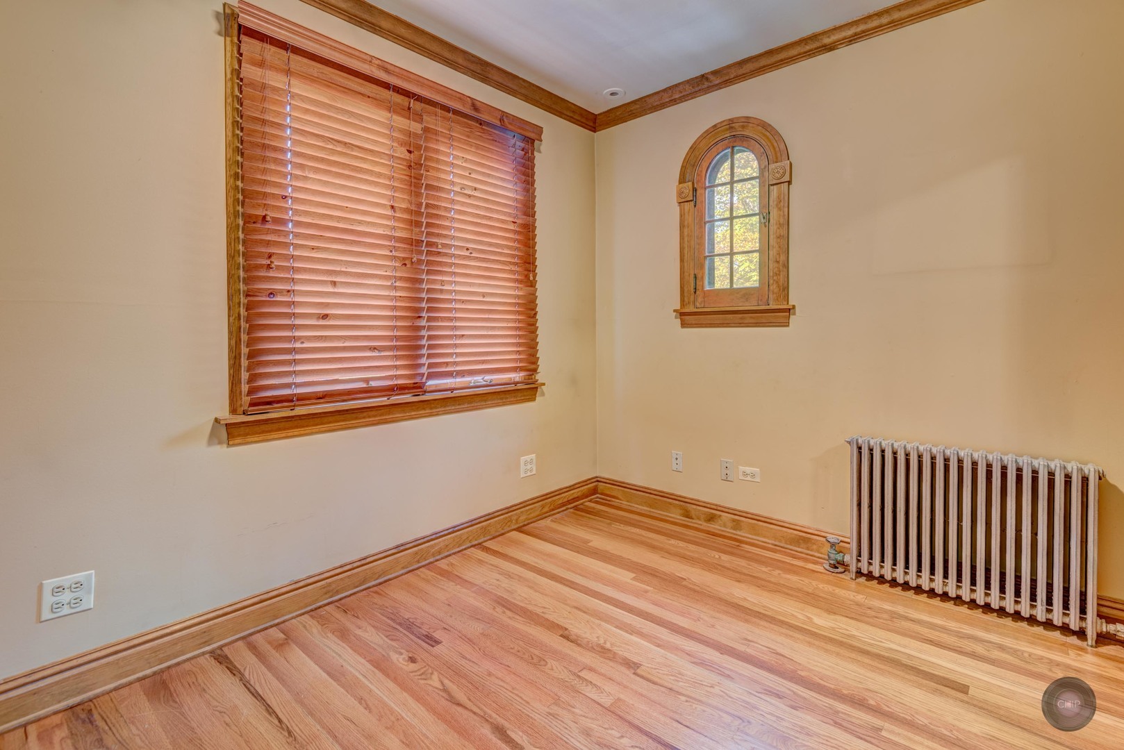 933 North Main Street Glen Ellyn, IL 60137 - Photo 22 of 32 an empty room with wooden floor and a window