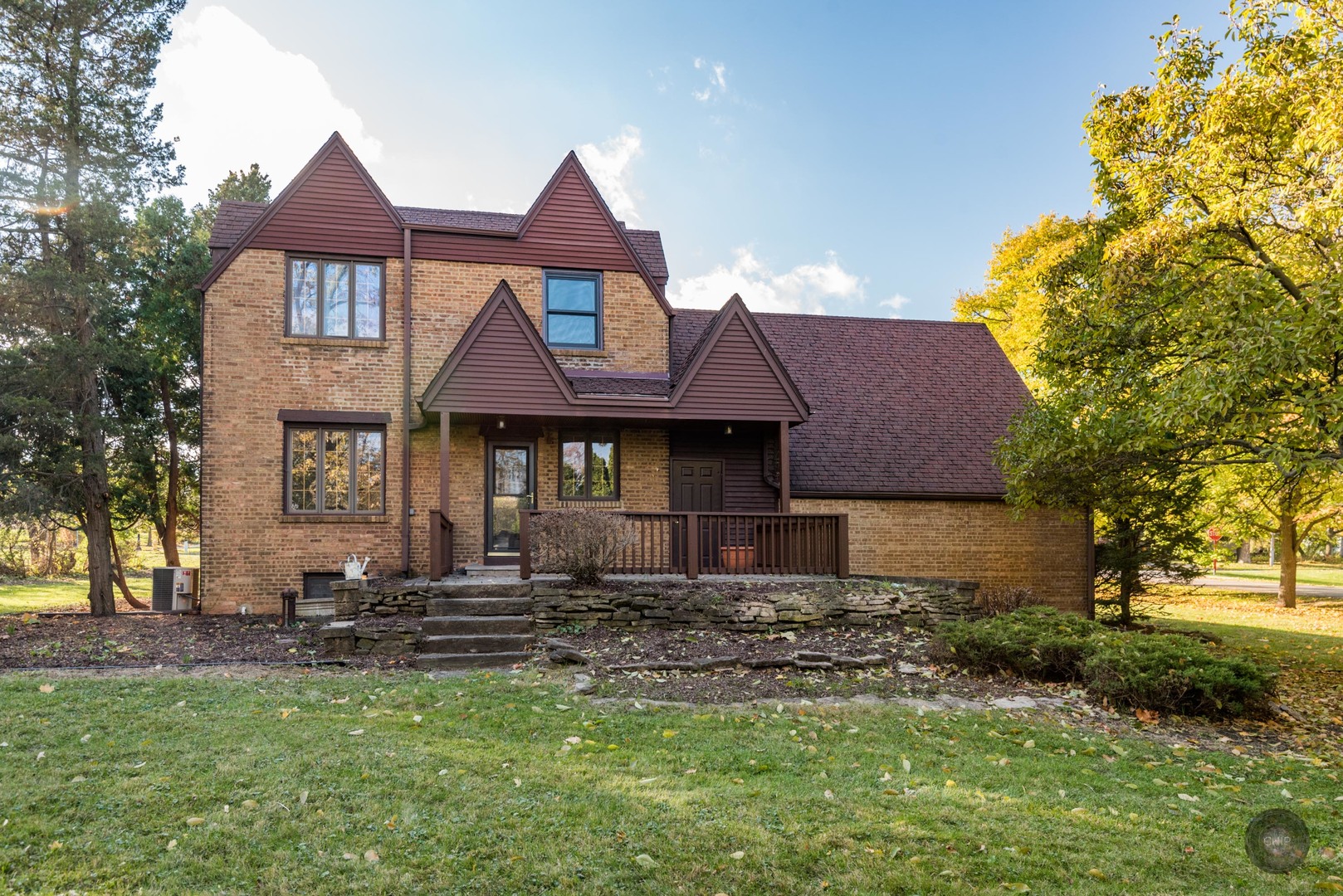 933 North Main Street Glen Ellyn, IL 60137 - Photo 32 of 32 a front view of a house with a yard