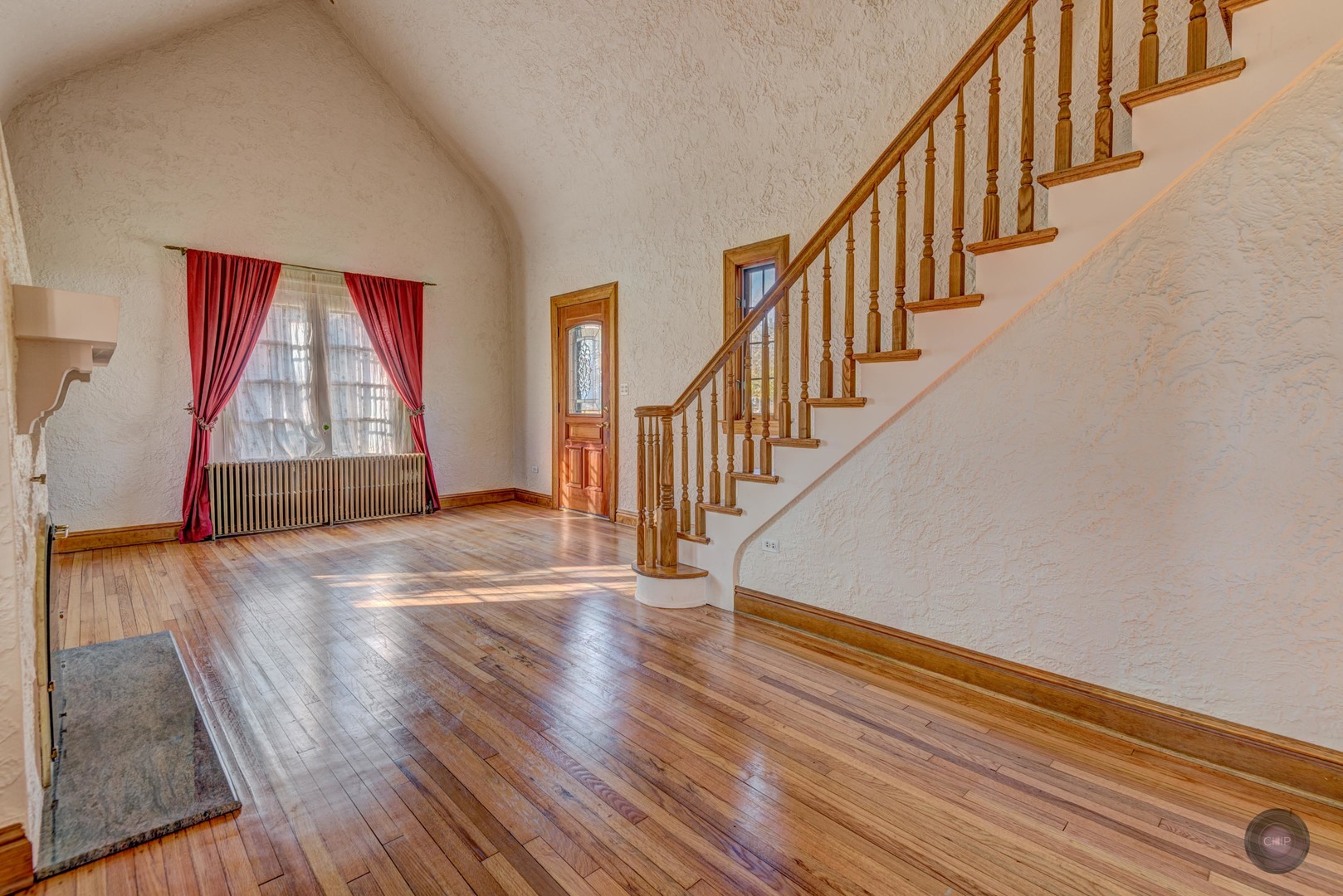 933 North Main Street Glen Ellyn, IL 60137 - Photo 5 of 32 a view of an entryway with wooden floor