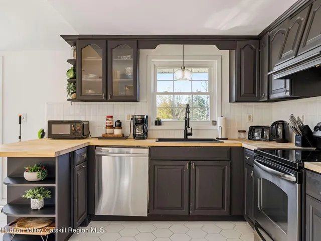 $715,000 | 60 County Route 65, Hensonville, NY 12439