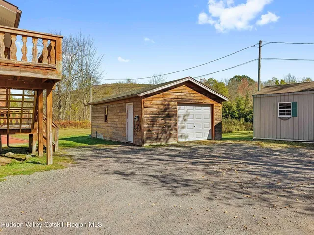 a black and white photo of a picture