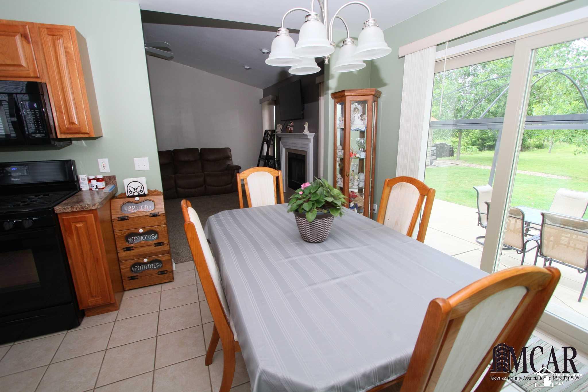 1651 Spaulding Road Monroe, MI 48162 - Photo 23 of 29 21466453-22.JPG