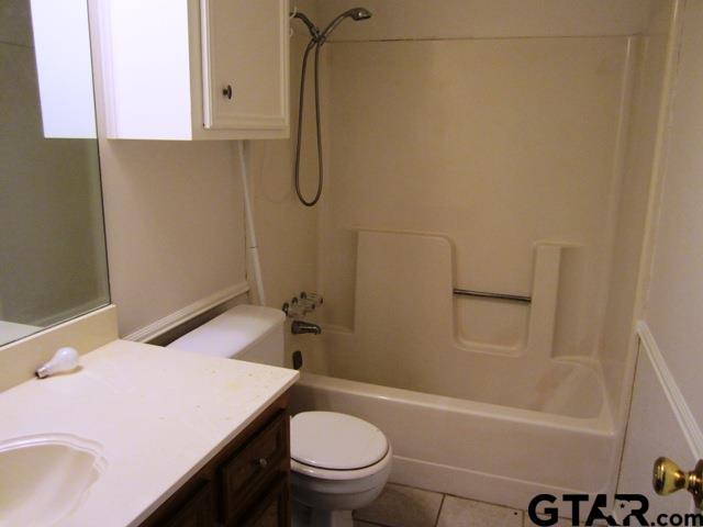 103 Wendy Whitehouse, TX 75791 - Photo 12 of 18 a bathroom with a sink a toilet and shower