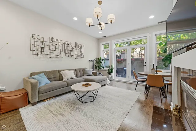 $399,900 | 4606 North Malden Street, Unit GS, Chicago, IL 60640