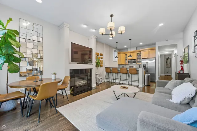 $399,900 | 4606 North Malden Street, Unit GS, Chicago, IL 60640