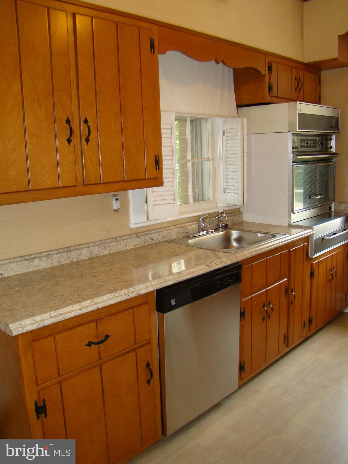 3104 Beverly Road Baltimore, MD 21214 - Photo 4 of 26 Updated kitchen