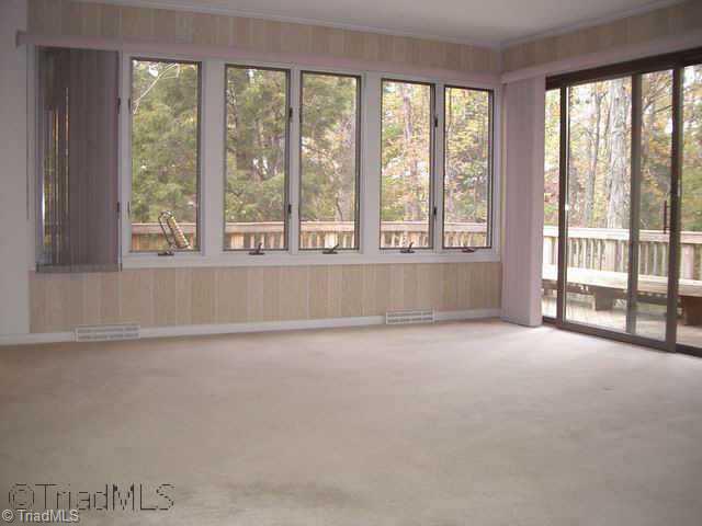 Other. The dining room has tons of windows and also has lake views...seeing a theme yet?