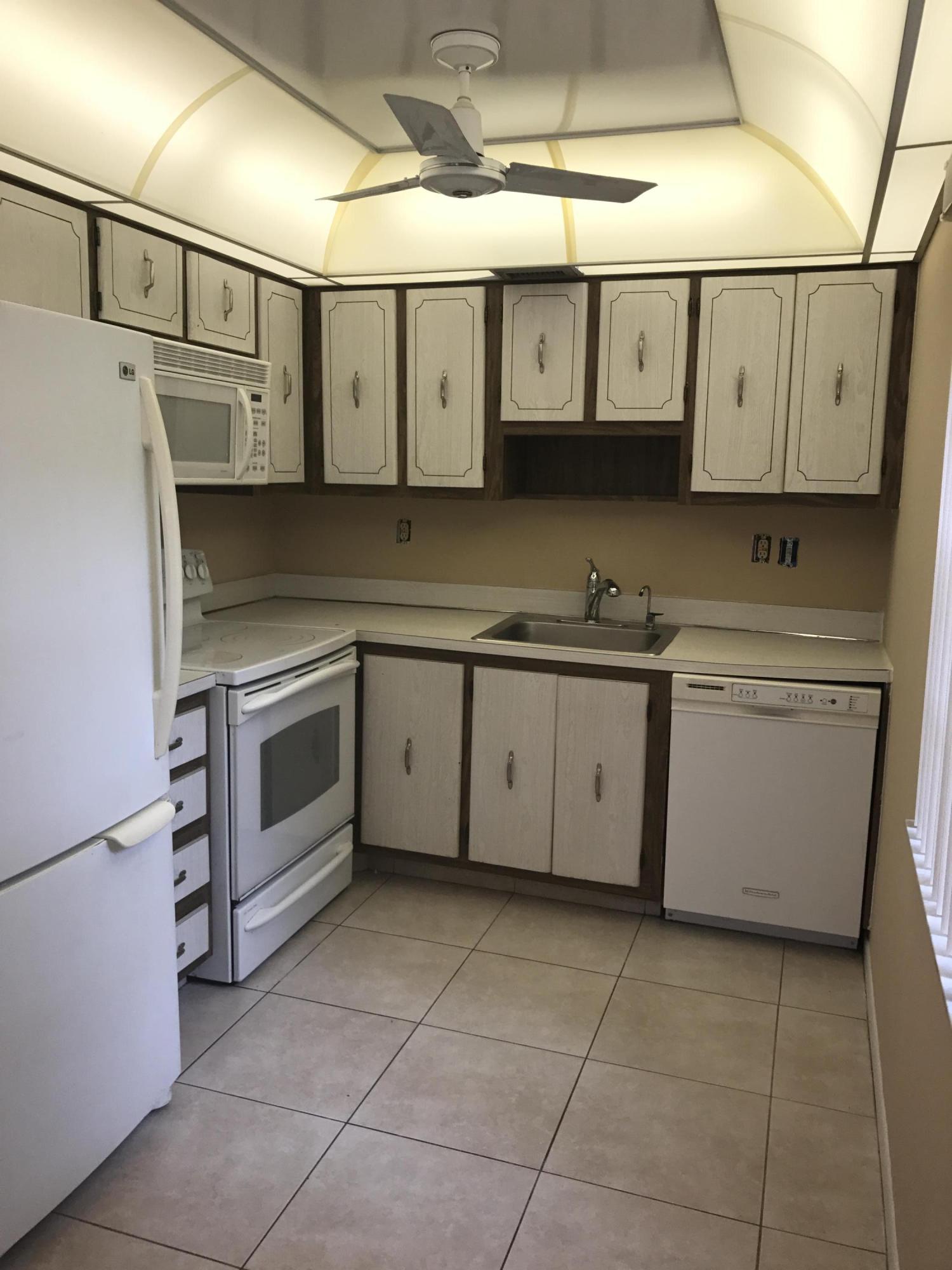 155 Piedmont F, Unit D Delray Beach, FL 33484 - Photo 8 of 14 IMG_5914