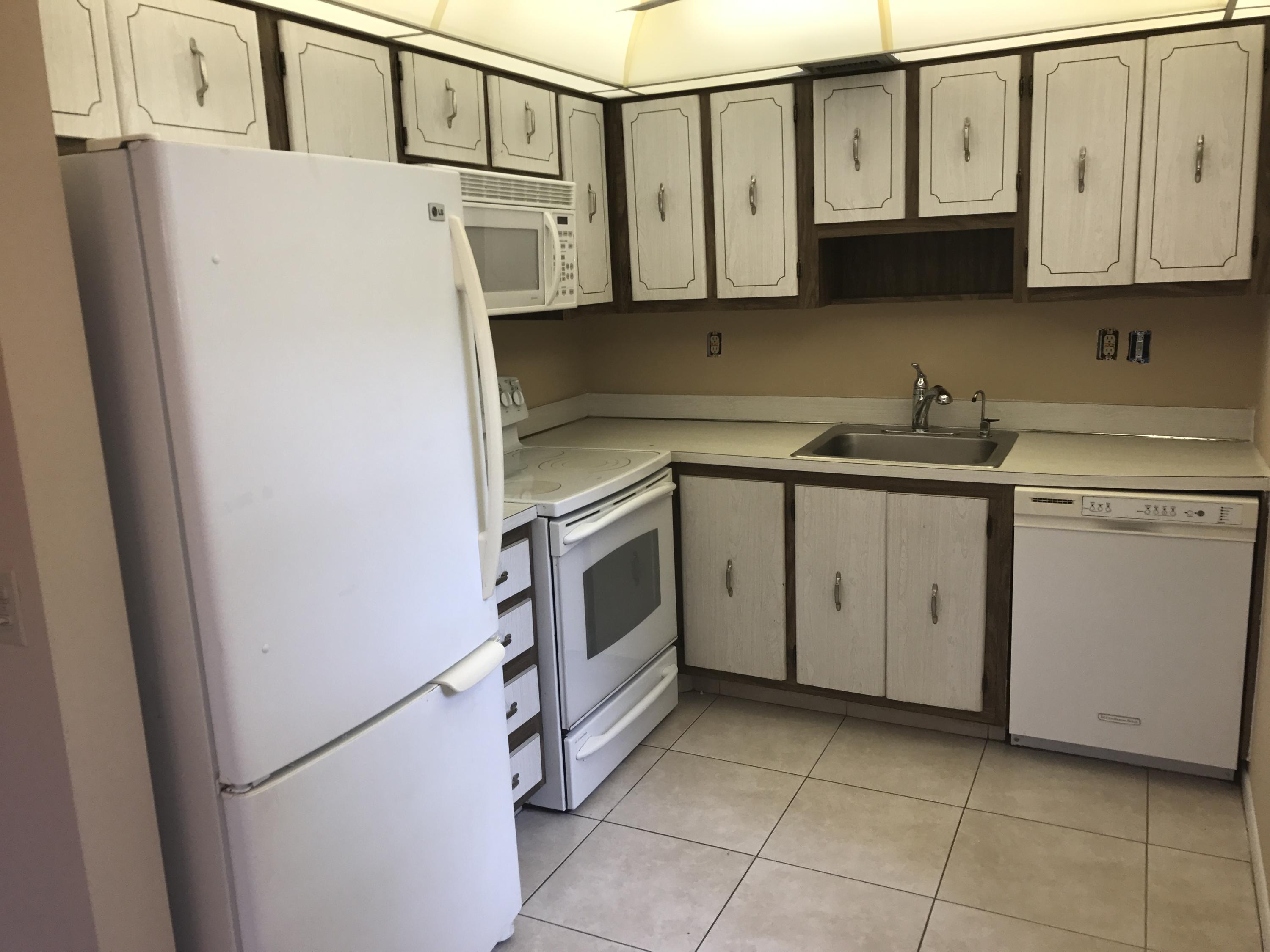 155 Piedmont F, Unit D Delray Beach, FL 33484 - Photo 9 of 14 IMG_5913