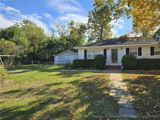 a view of a house with a yard