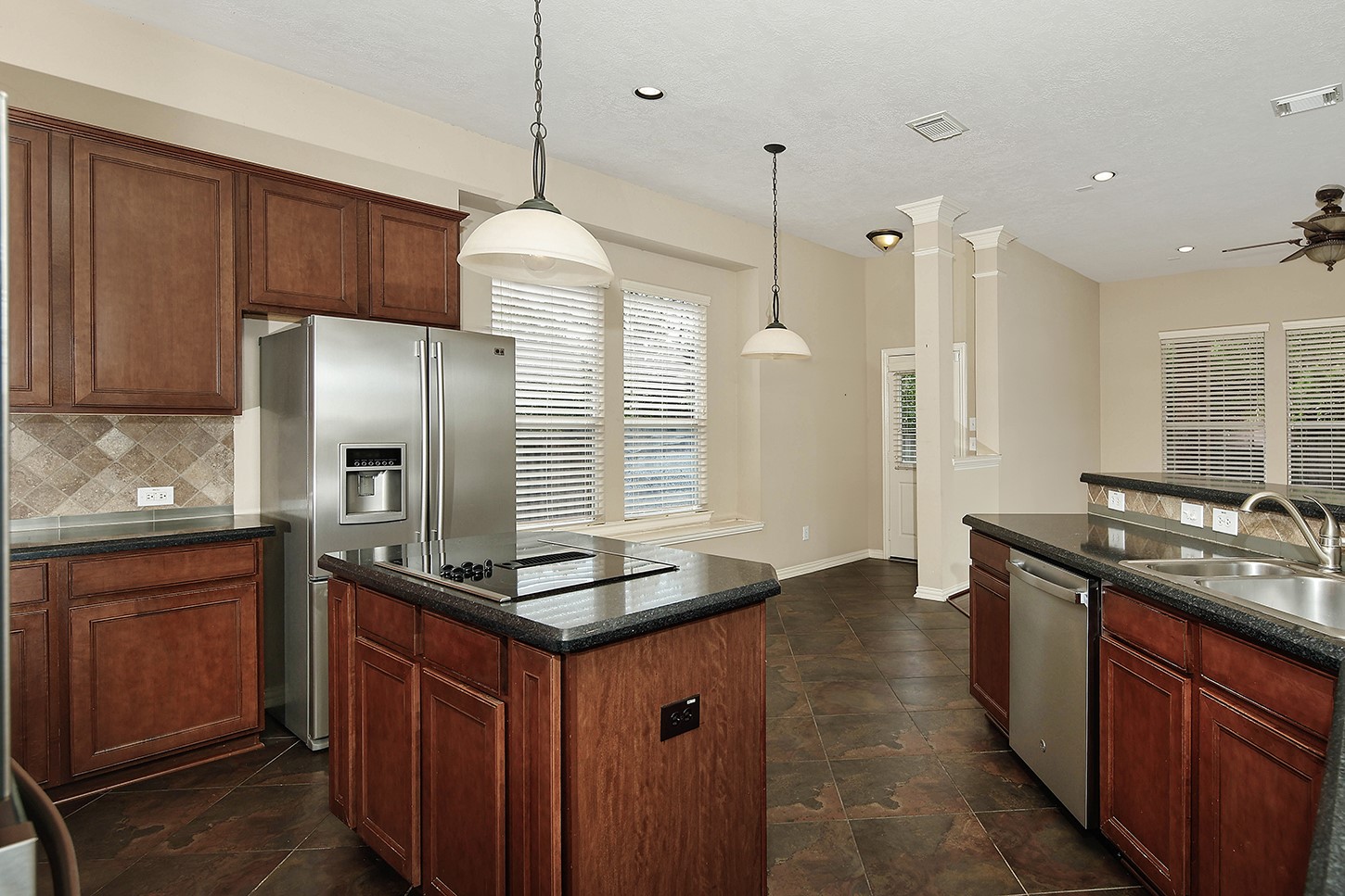 35 Granite Path Place Spring, TX 77389 - Photo 10 of 40 Kitchen