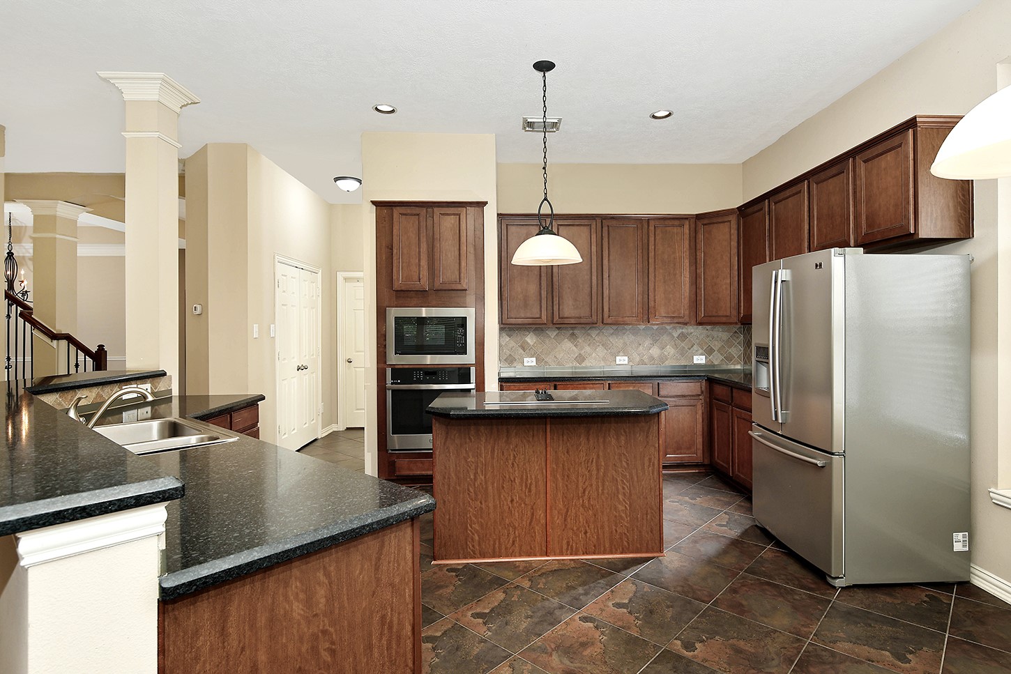 35 Granite Path Place Spring, TX 77389 - Photo 11 of 40 Refrigerator, Washer and Dryer Included