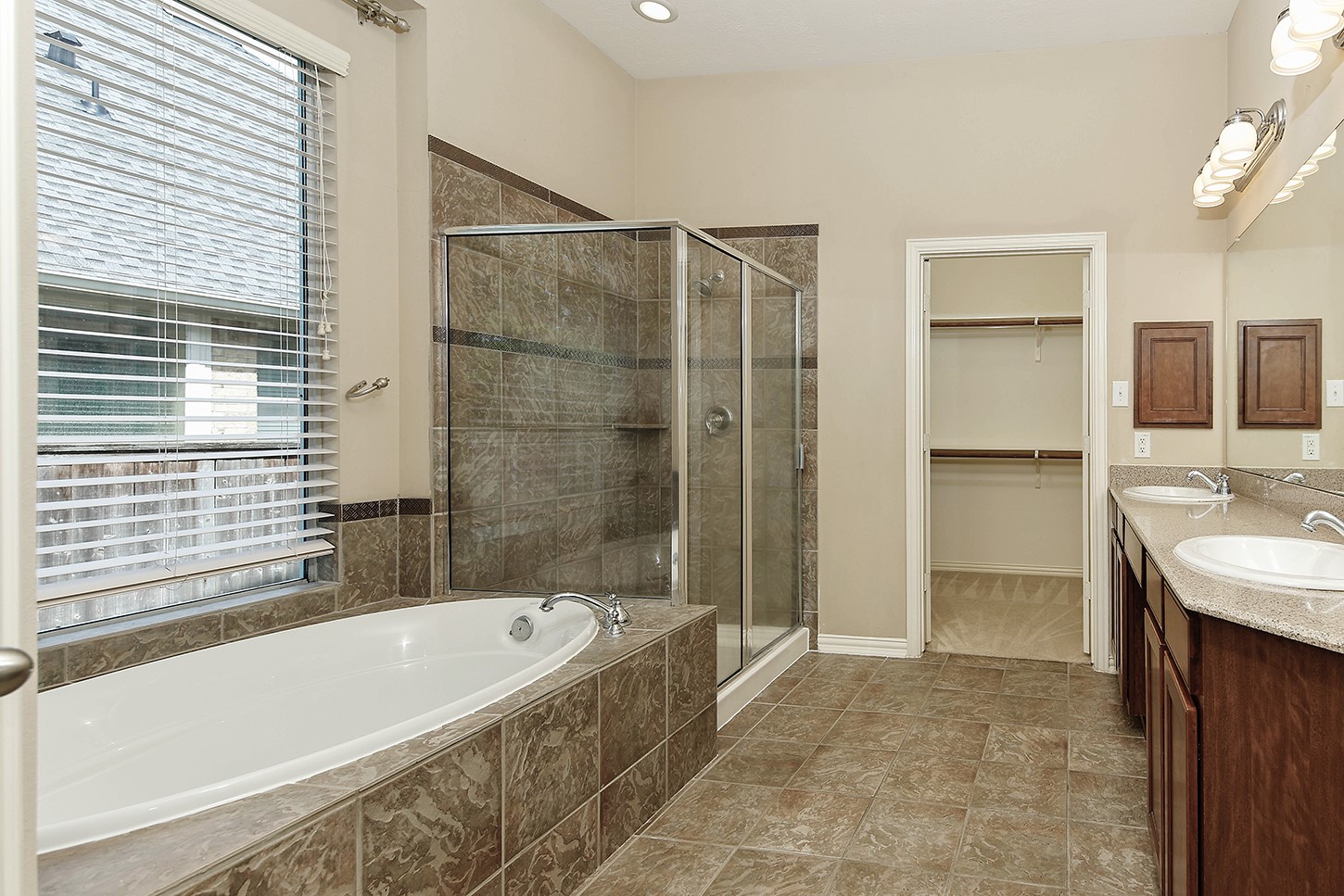35 Granite Path Place Spring, TX 77389 - Photo 15 of 40 Primary Bathroom