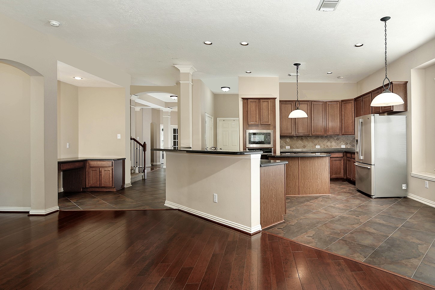 35 Granite Path Place Spring, TX 77389 - Photo 9 of 40 Kitchen and Breakfast Area