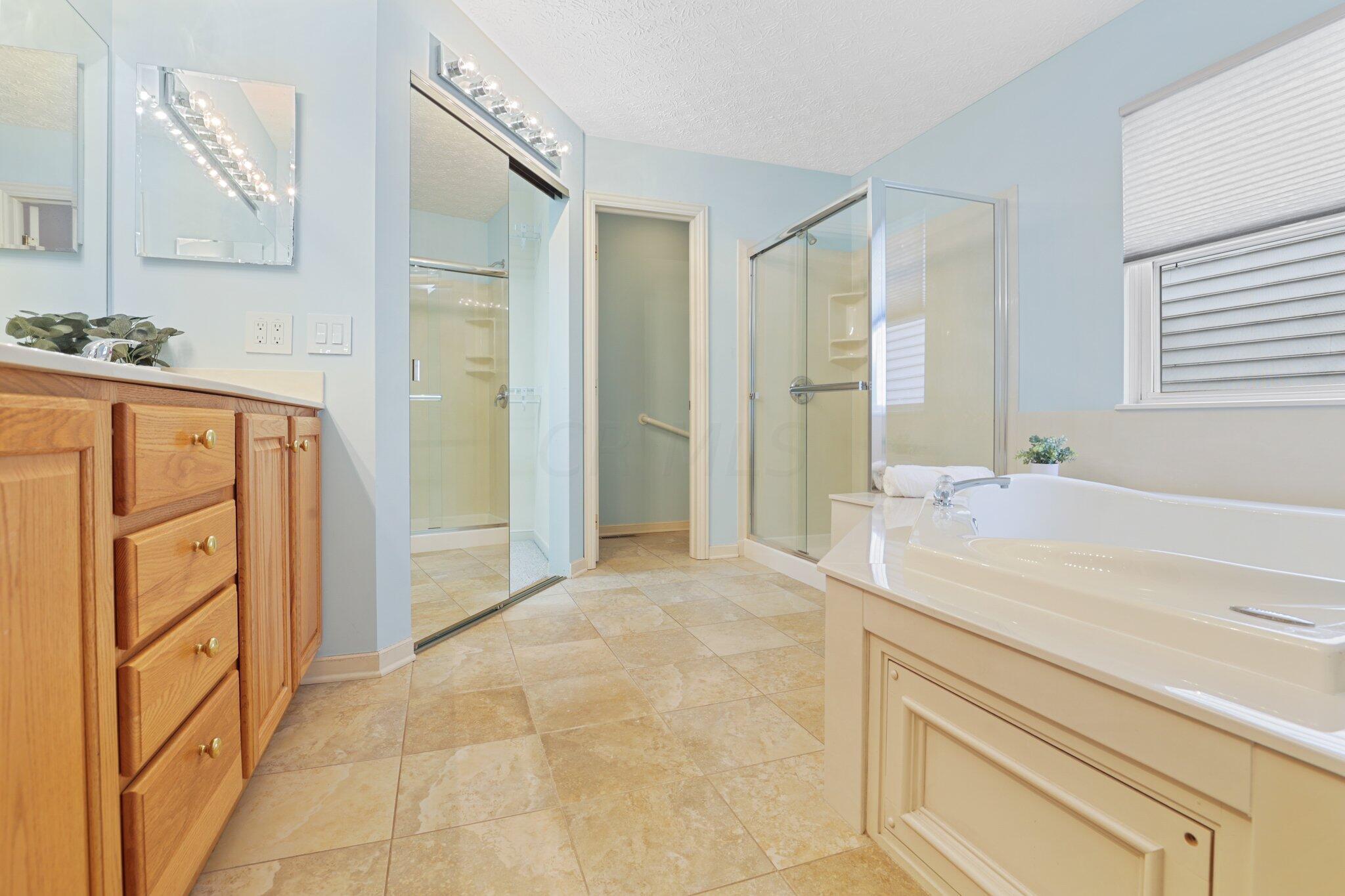 145 Rivers Edge Way Columbus, OH 43230 - Photo 36 of 69 Primary En-Suite