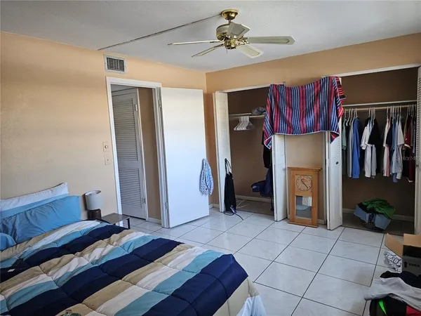$1,400 | 2525 West Bay Drive, Unit B22, Largo, FL 33770