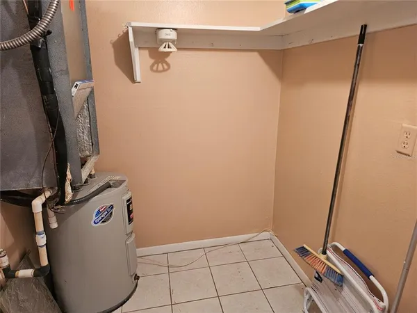 $1,400 | 2525 West Bay Drive, Unit B22, Largo, FL 33770