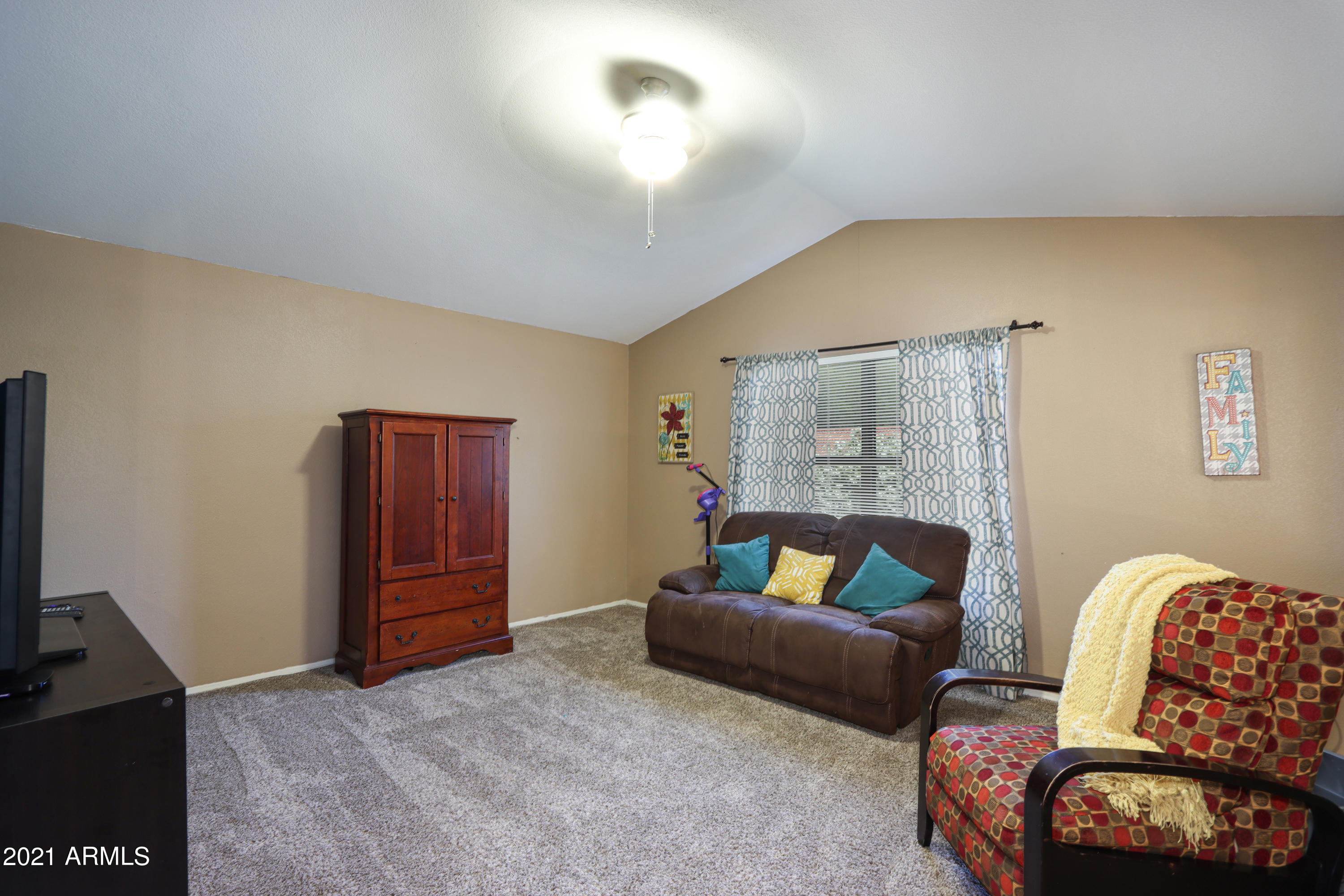 2736 East Rockledge Road Phoenix, AZ 85048 - Photo 26 of 39 33