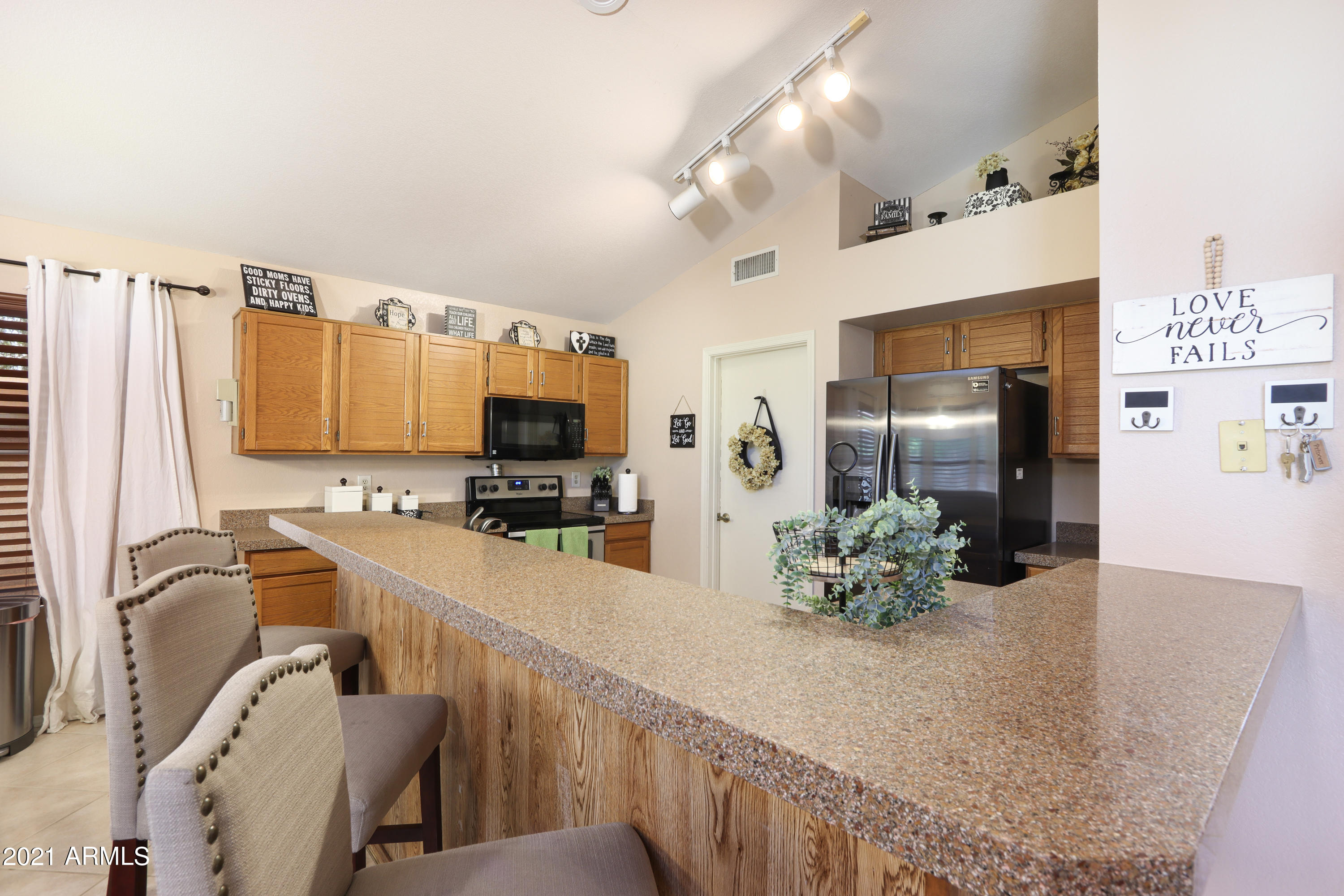 2736 East Rockledge Road Phoenix, AZ 85048 - Photo 10 of 39 15