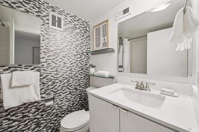 $799,000 | 290 VÃa Casitas, Unit 206, Greenbrae, CA 94904