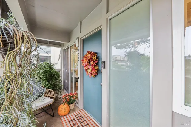 $799,000 | 290 VÃa Casitas, Unit 206, Greenbrae, CA 94904