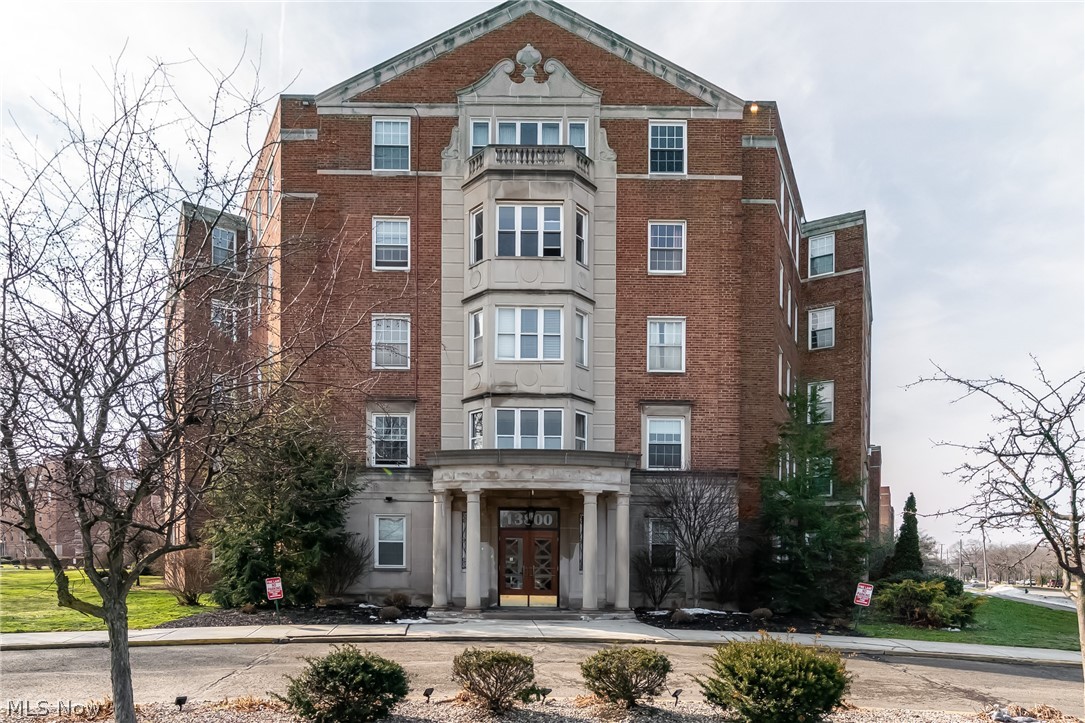 13800 Fairhill Road, Unit 306 Cleveland, OH 44120 - Photo 1 of 48 View of Condo