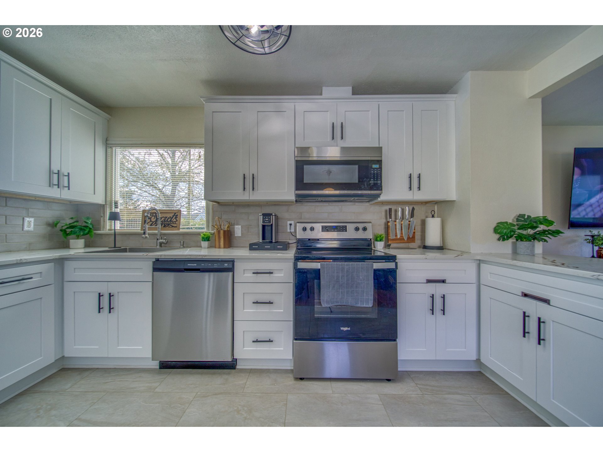 1950 Greenwood Avenue Reedsport, OR 97467 - Photo 8 of 31 Kitchen