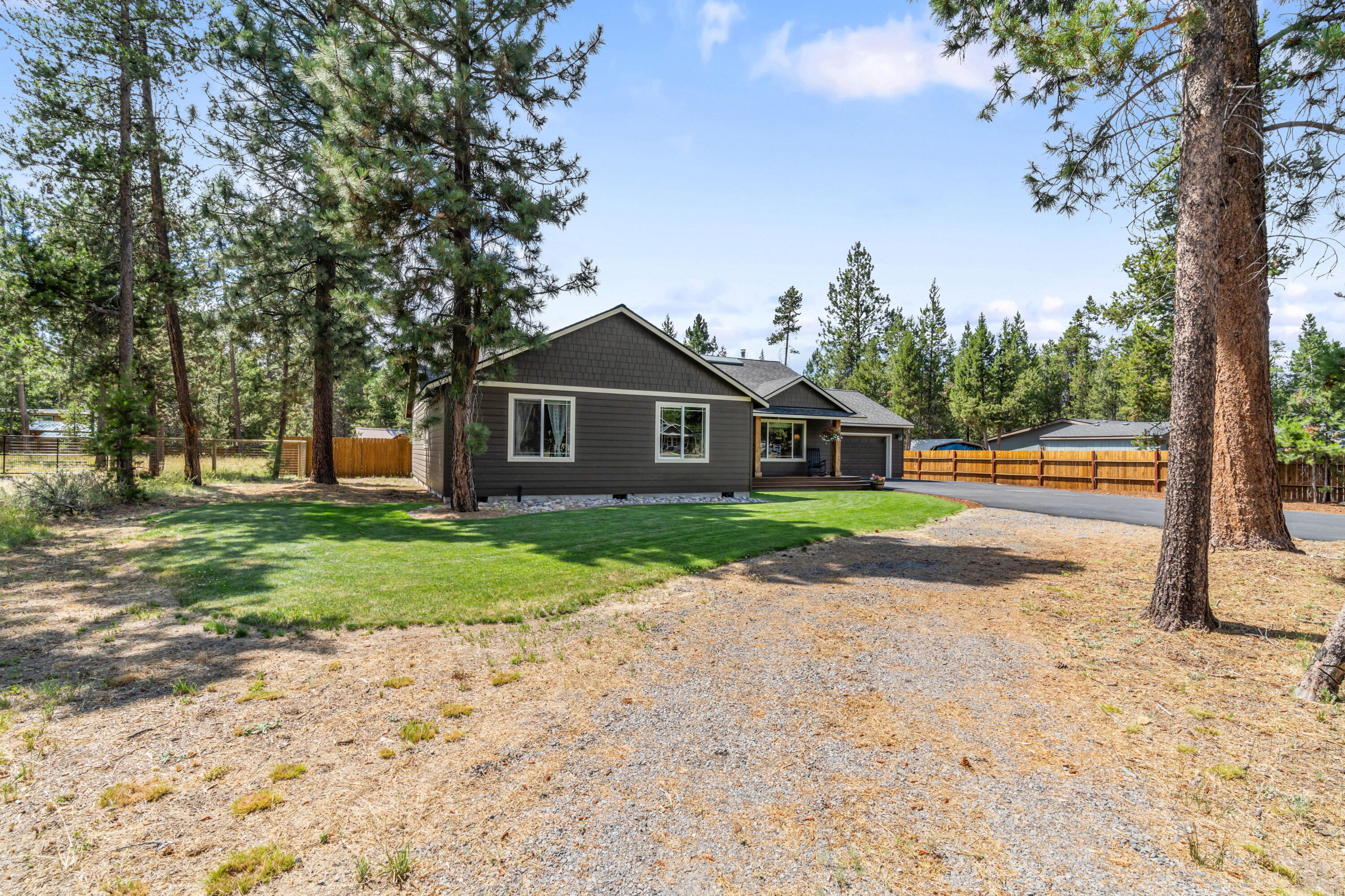 56249 Bufflehead Road Bend, OR 97707 - Photo 34 of 40 Circular drive