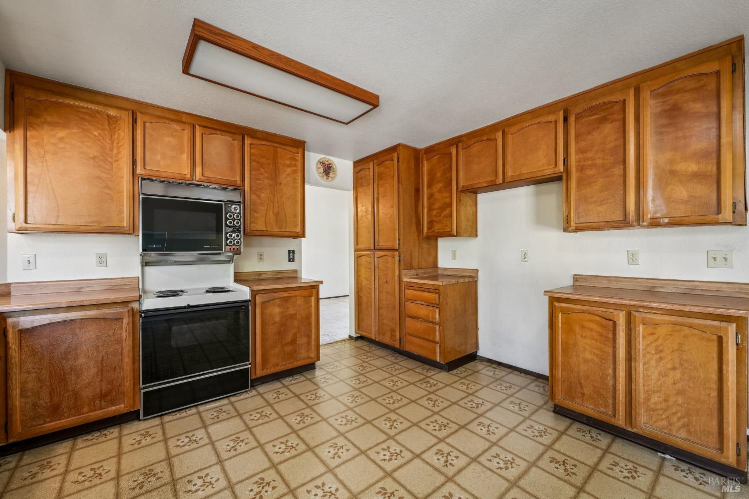 300 Stirrup Court Santa Rosa, CA 95403 - Photo 10 of 37 Gallery Image 10